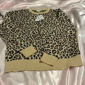 Ladies cheetah sweater sz M NWT